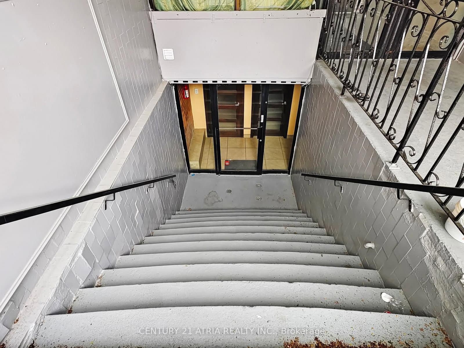 2828 Danforth Avenue, Unit Lower thumbnail 6