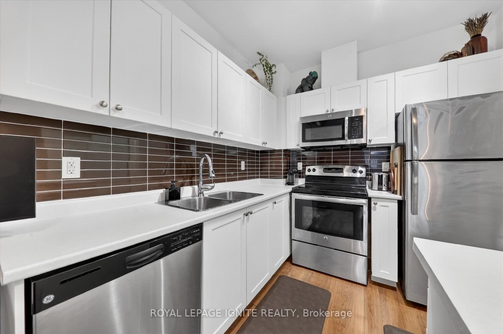 3560 St Clair Avenue E, Unit 116 thumbnail 12