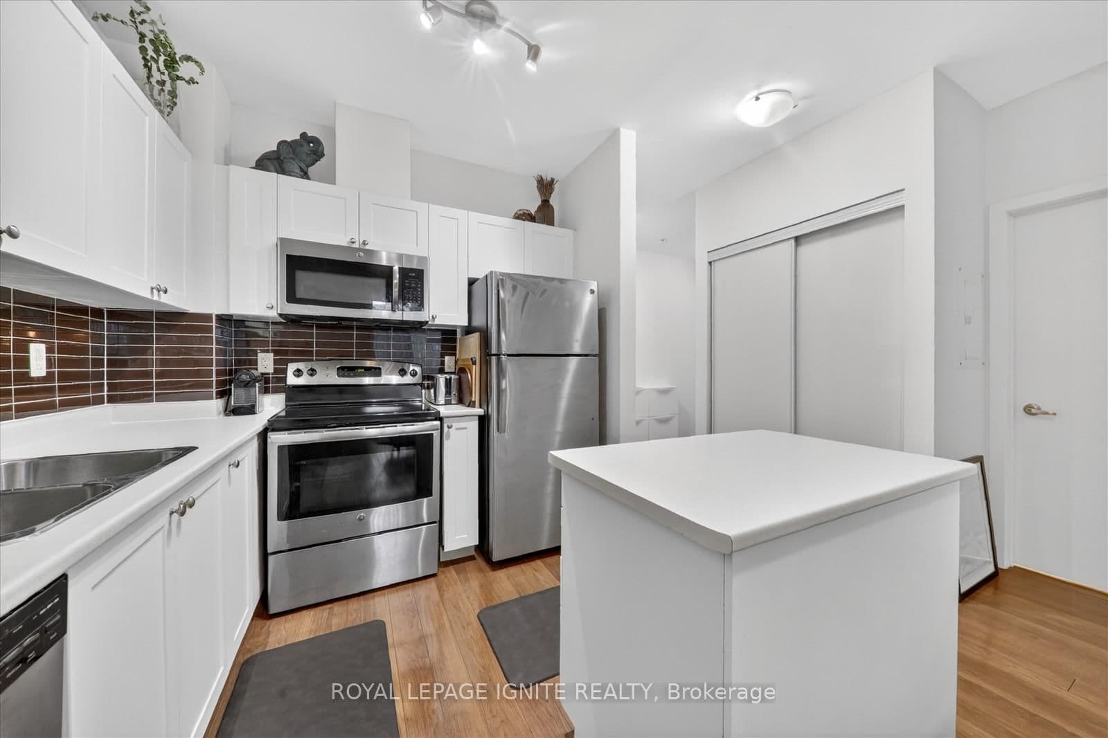3560 St Clair Avenue E, Unit 116 thumbnail 13