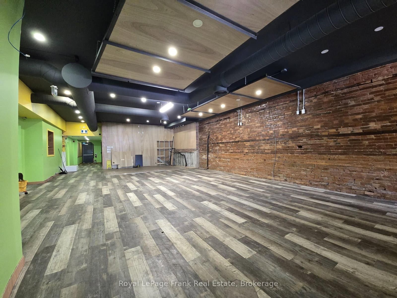 37 E King Street E - Image 1