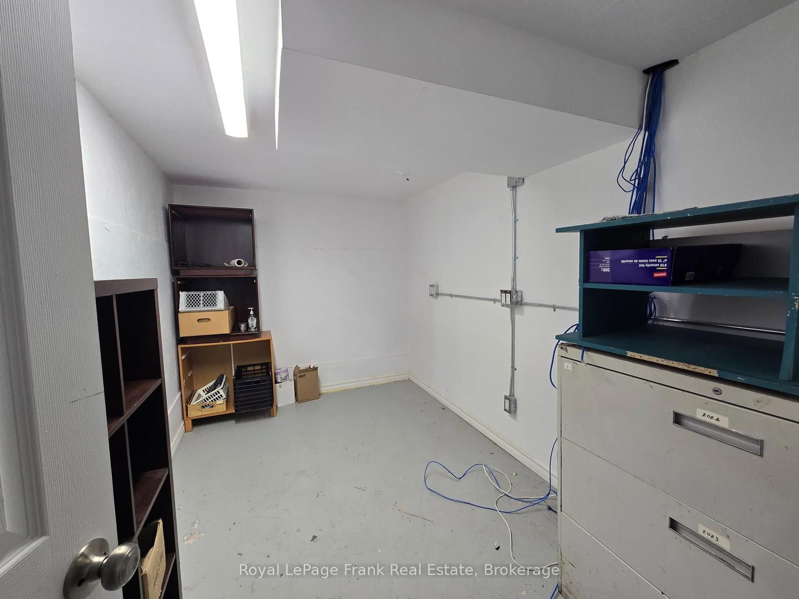 37 E King Street E thumbnail 10