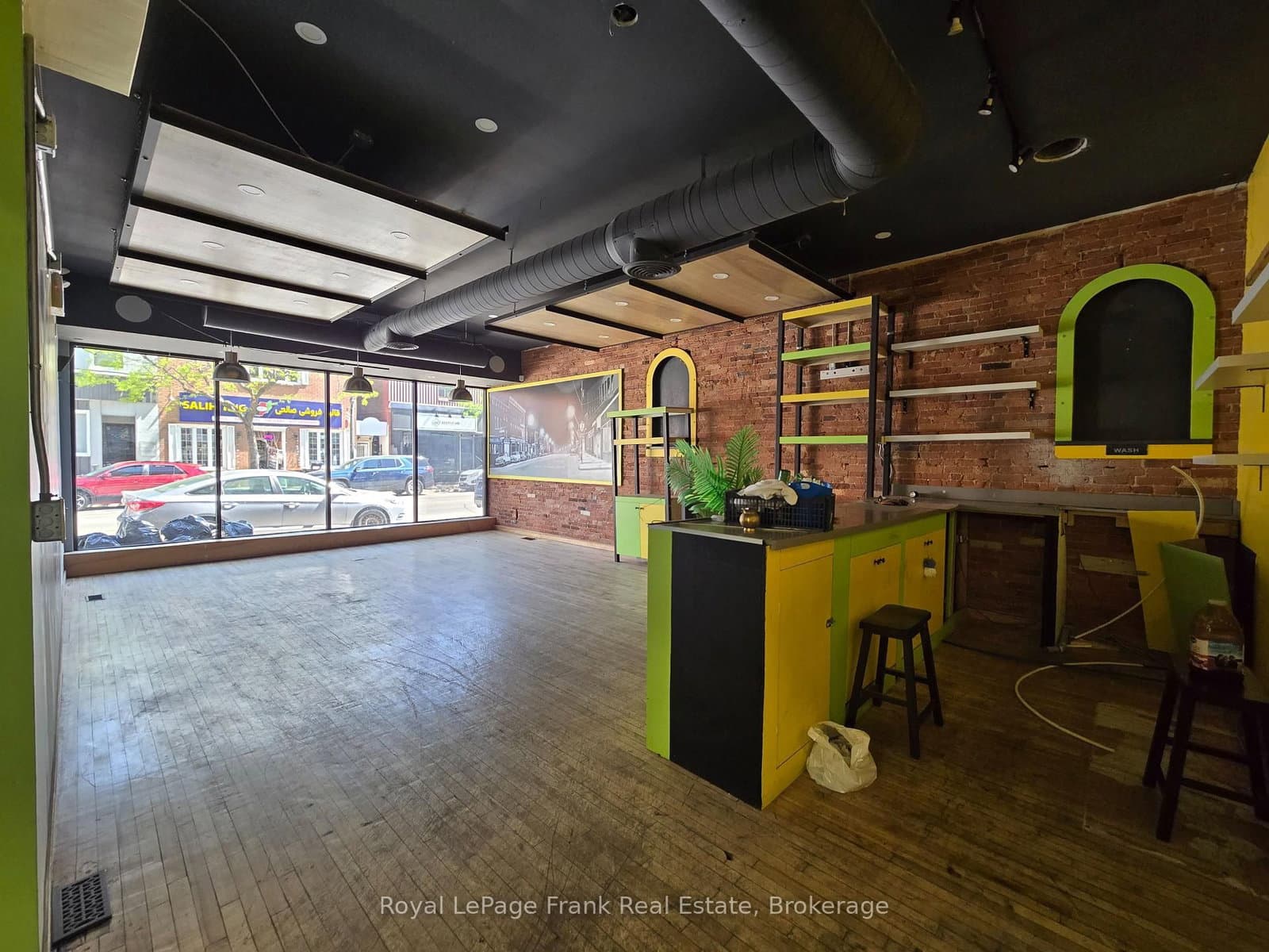 37 E King Street E thumbnail 2
