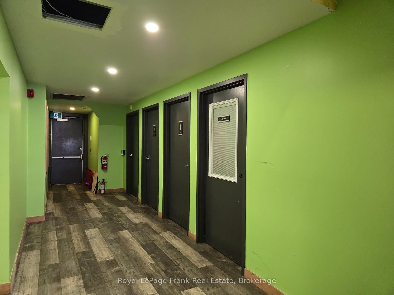 37 E King Street E thumbnail 8