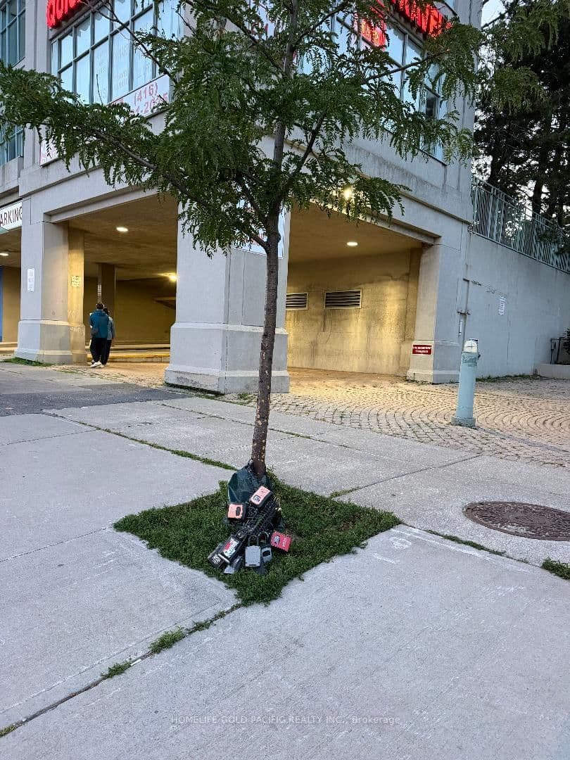 88 Corporate Drive, Unit Ph17 thumbnail 17
