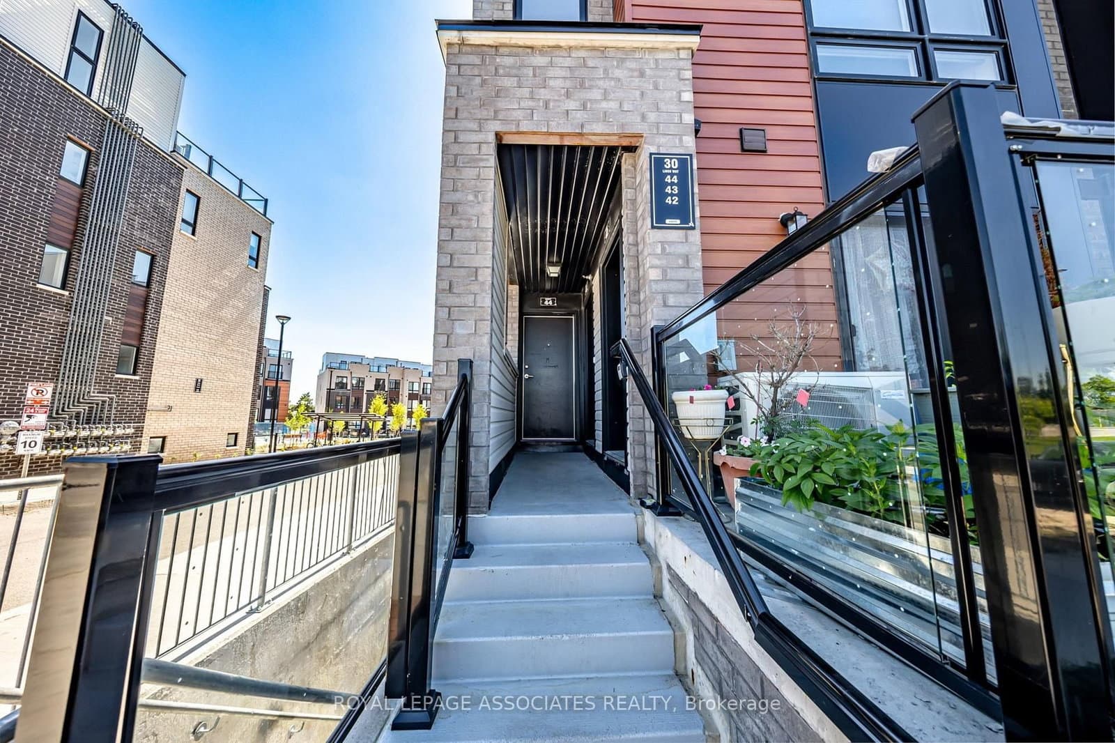 30 Liben Way, Unit 44 thumbnail 3