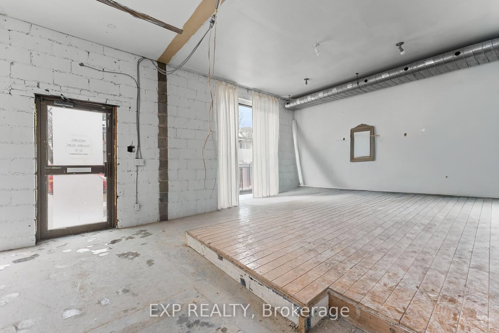 1558 Queen Street E thumbnail 2
