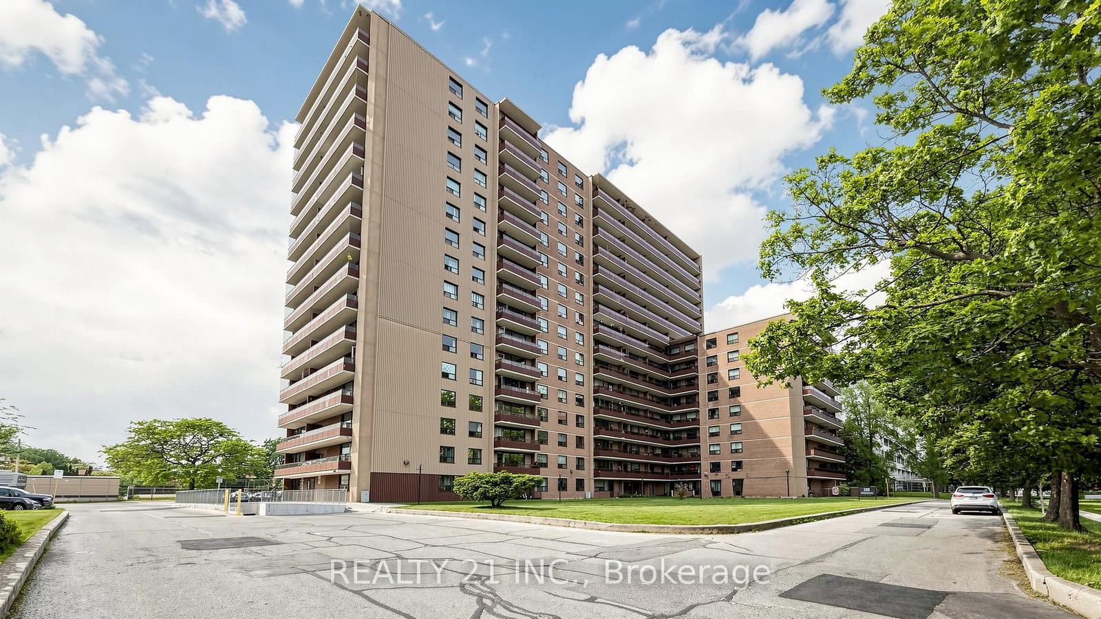 180 Markham Road, Unit 819 thumbnail 2