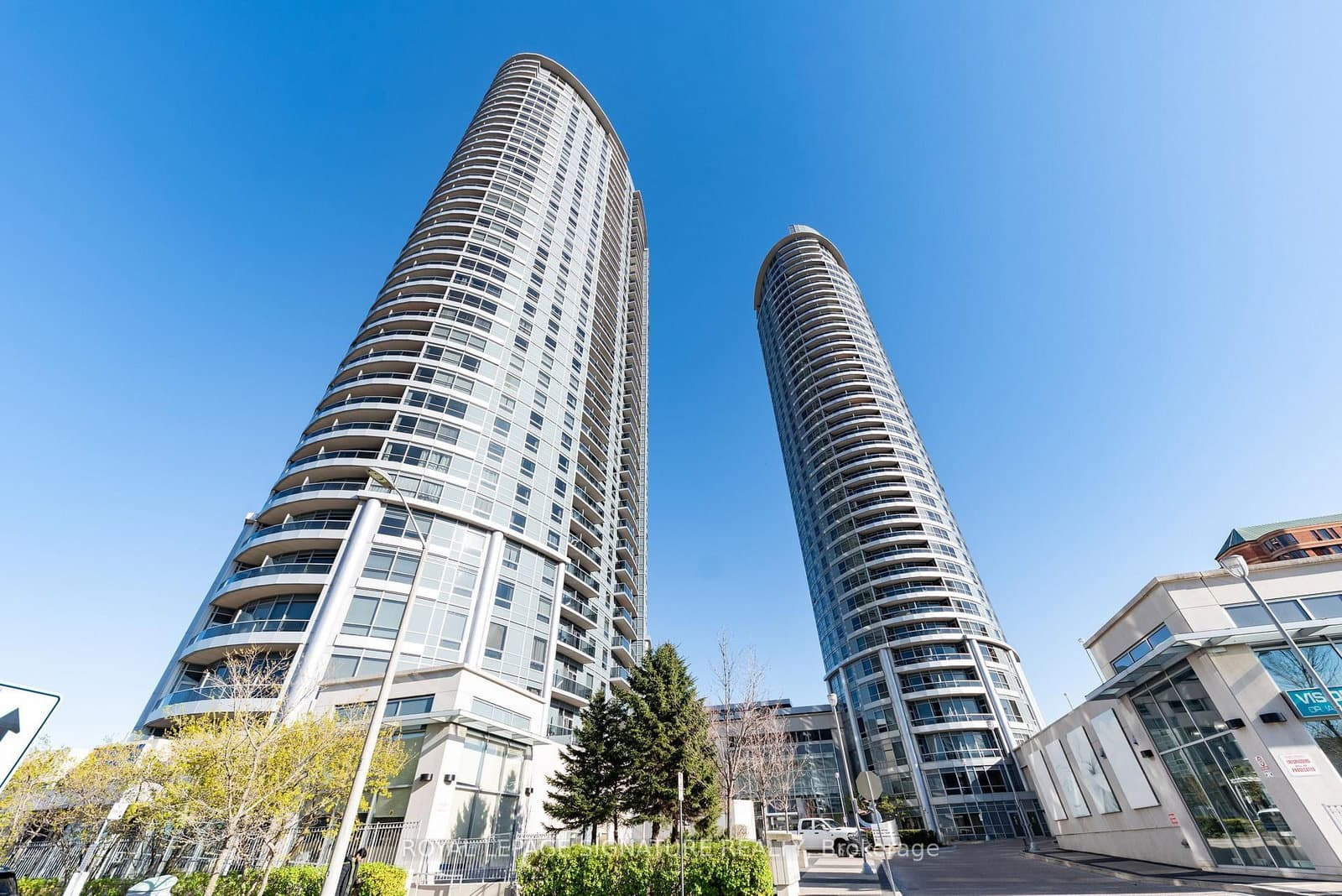 135 Village Green Square, Unit 1423 - Image 1
