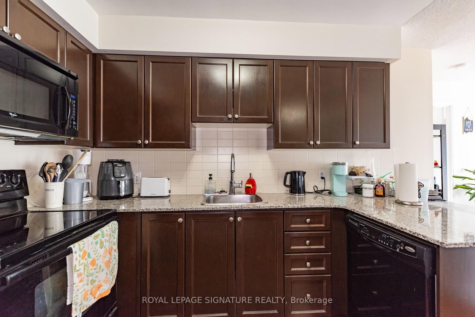 135 Village Green Square, Unit 1423 thumbnail 13