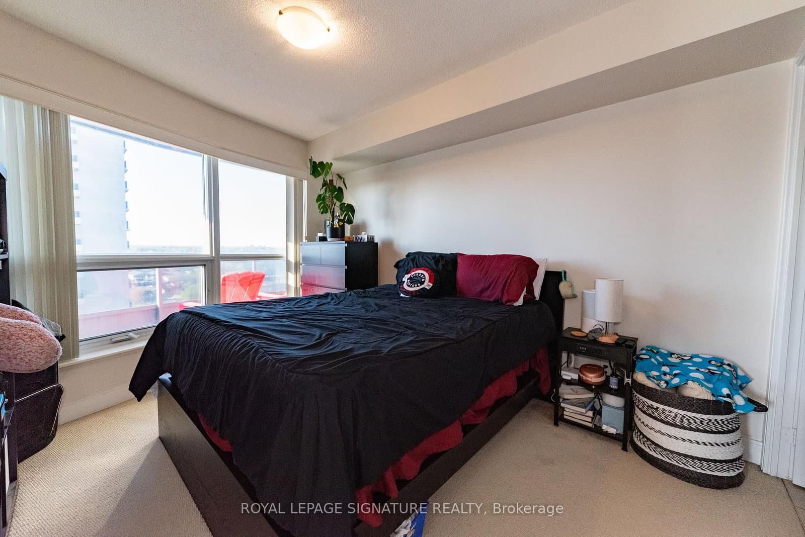 135 Village Green Square, Unit 1423 thumbnail 16