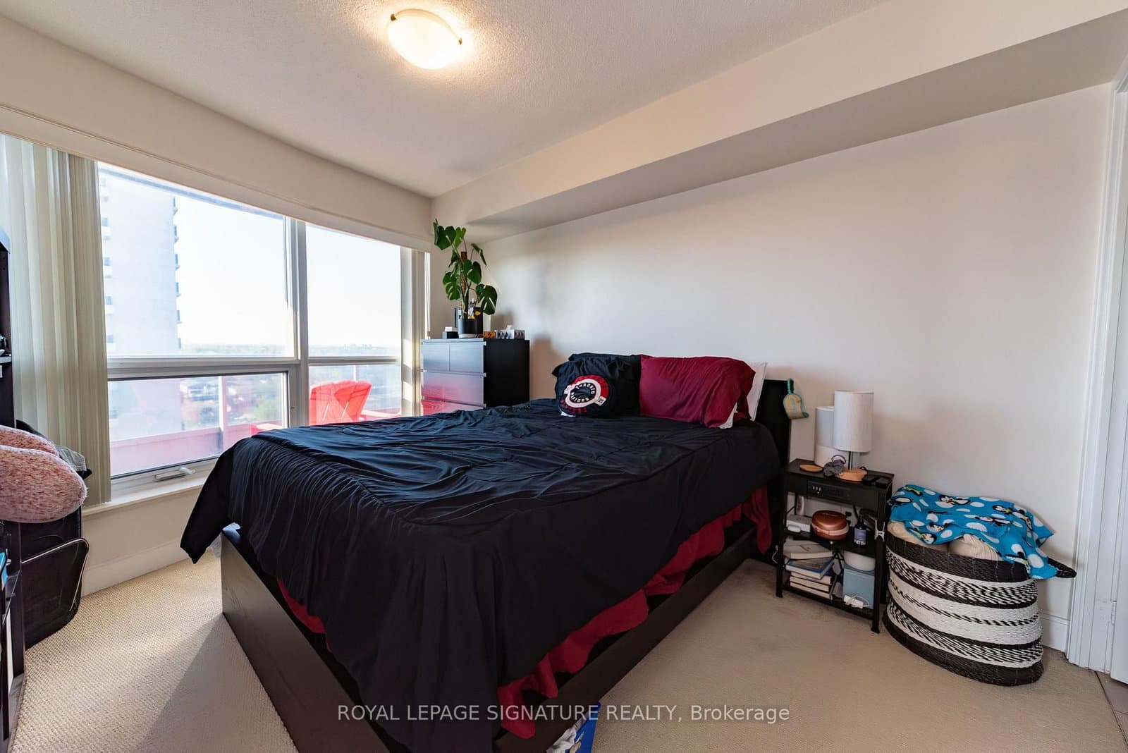 135 Village Green Square, Unit 1423 thumbnail 17