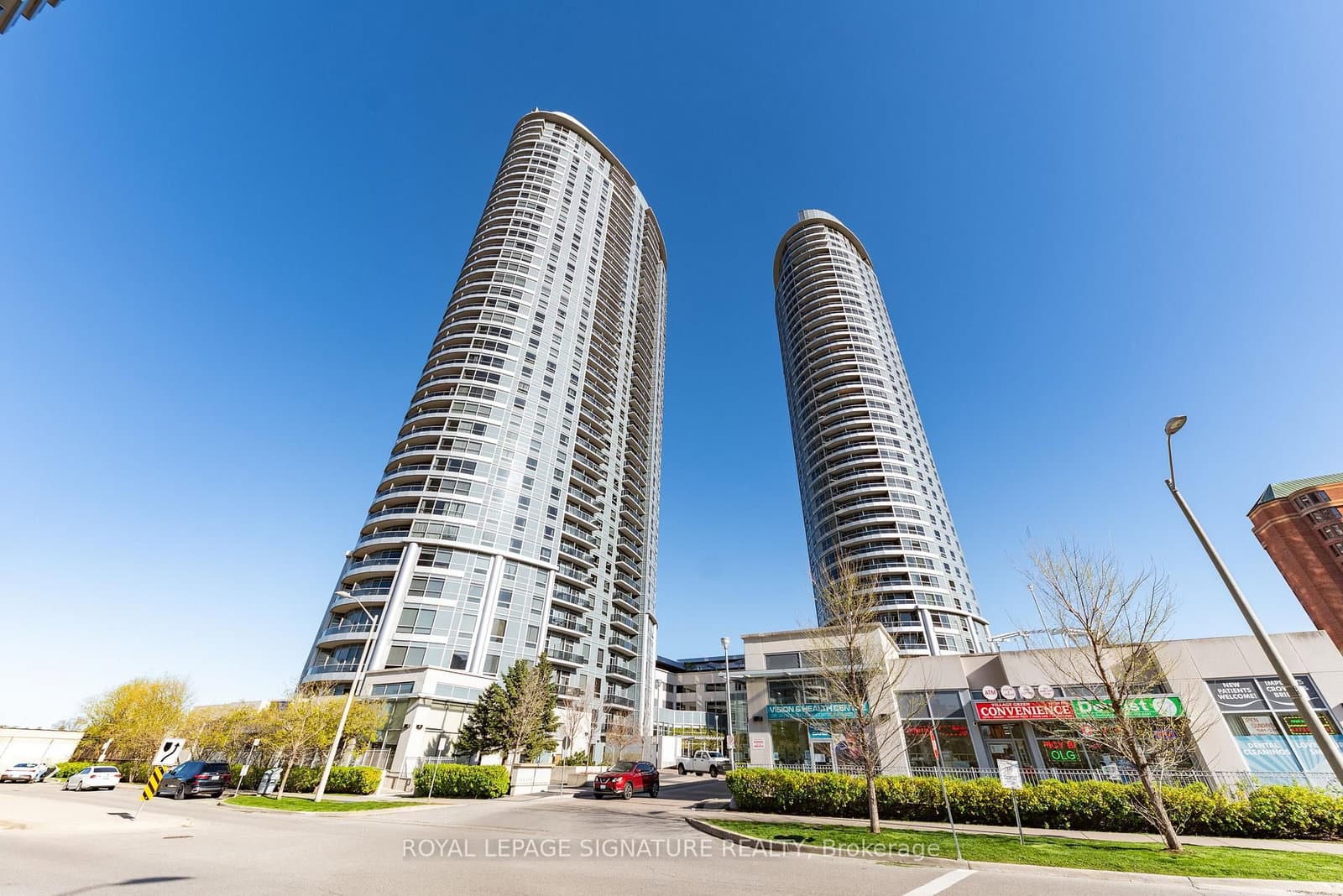 135 Village Green Square, Unit 1423 thumbnail 2