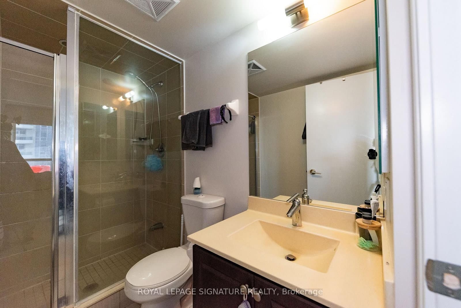 135 Village Green Square, Unit 1423 thumbnail 20