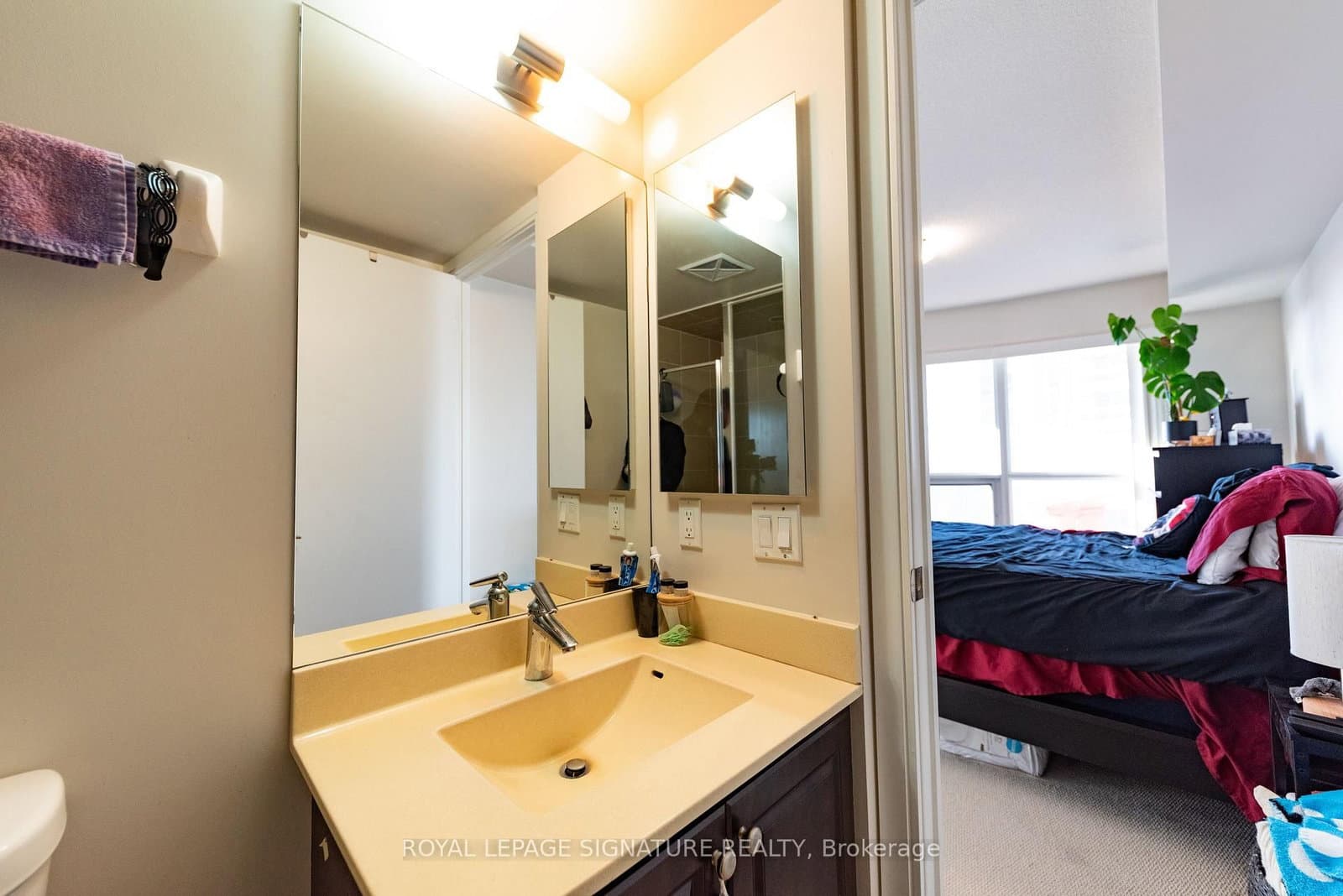 135 Village Green Square, Unit 1423 thumbnail 23
