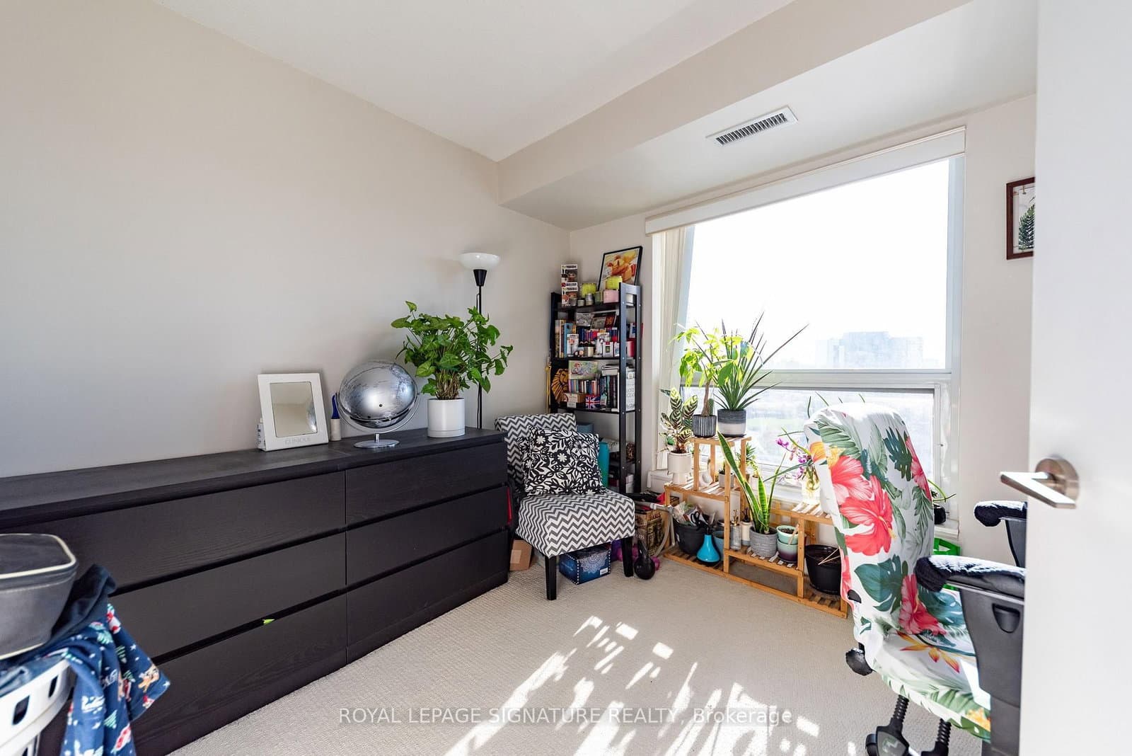 135 Village Green Square, Unit 1423 thumbnail 24