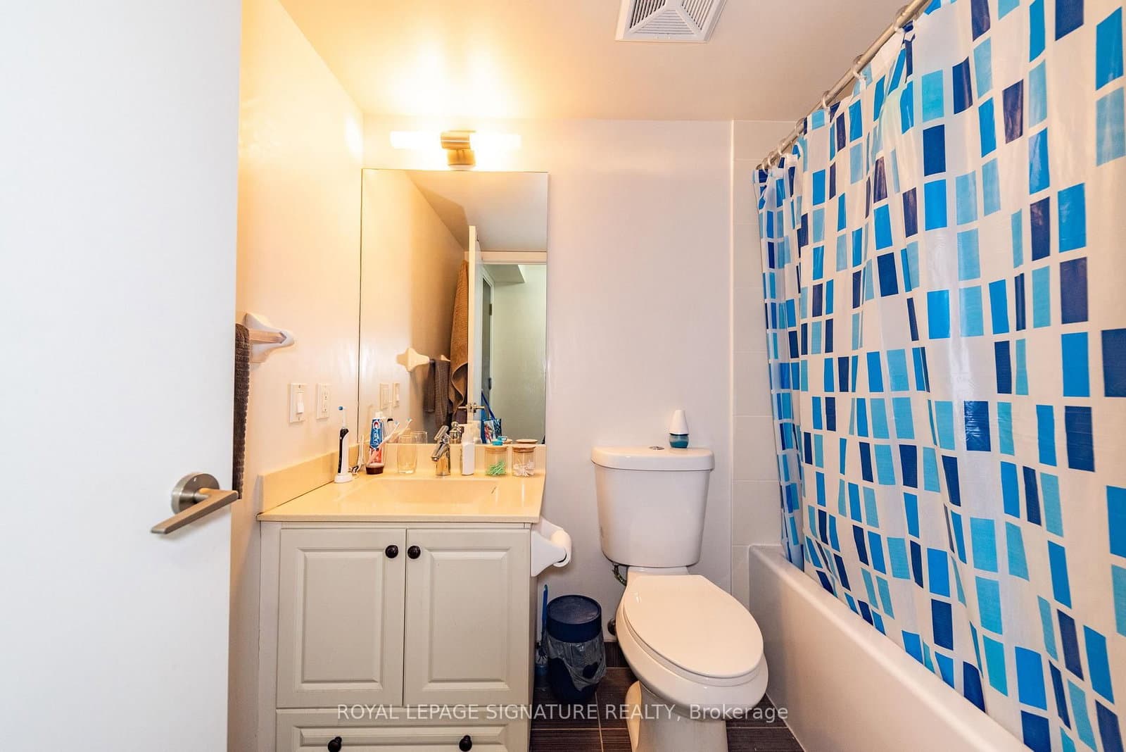 135 Village Green Square, Unit 1423 thumbnail 26