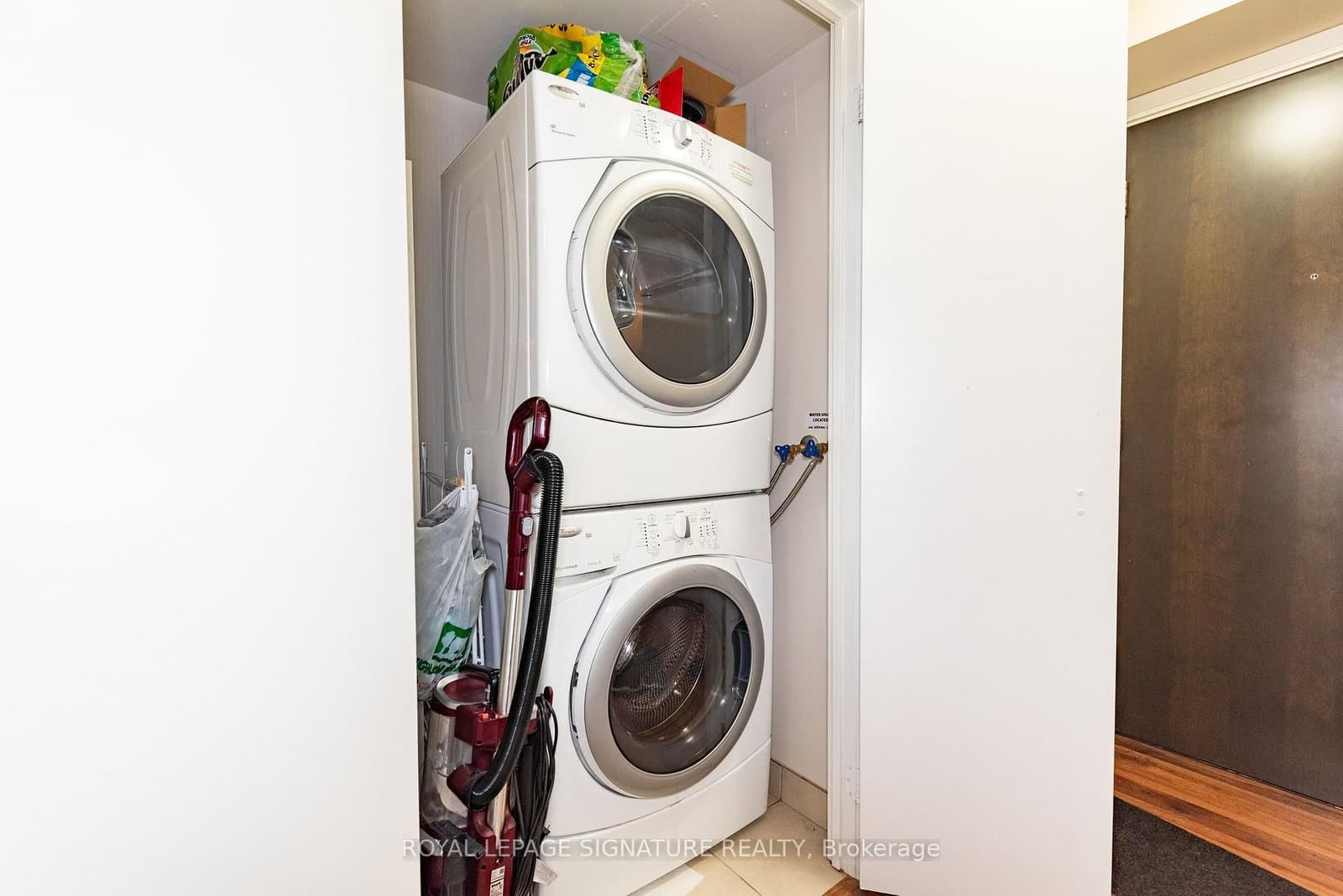 135 Village Green Square, Unit 1423 thumbnail 27