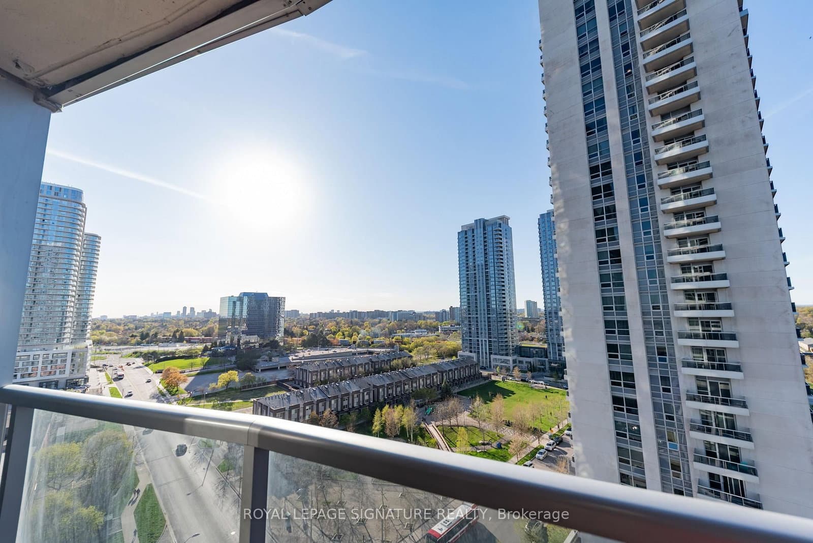 135 Village Green Square, Unit 1423 thumbnail 30