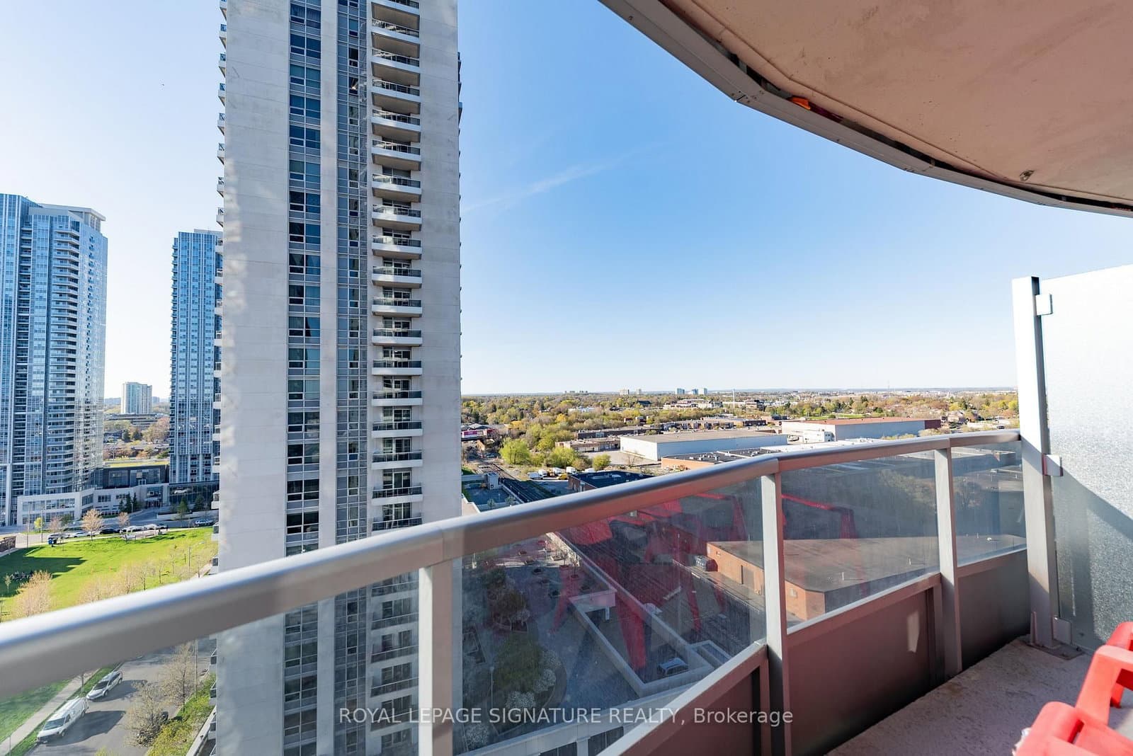 135 Village Green Square, Unit 1423 thumbnail 31