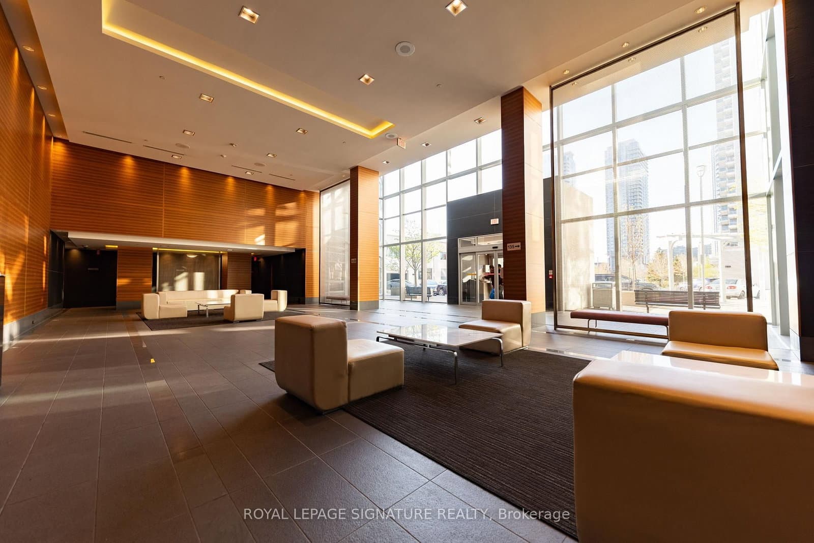 135 Village Green Square, Unit 1423 thumbnail 32