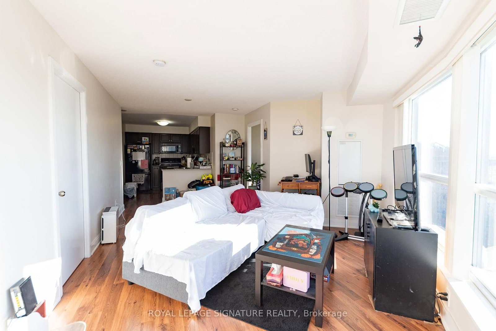 135 Village Green Square, Unit 1423 thumbnail 7