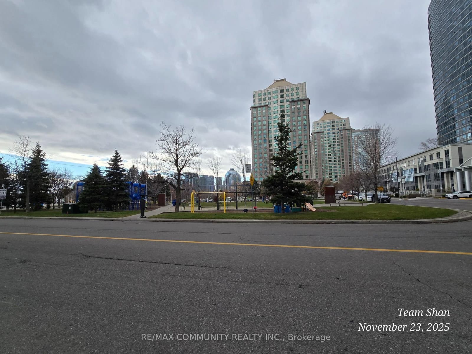 1 Lee Centere Drive, Unit PH302 thumbnail 2