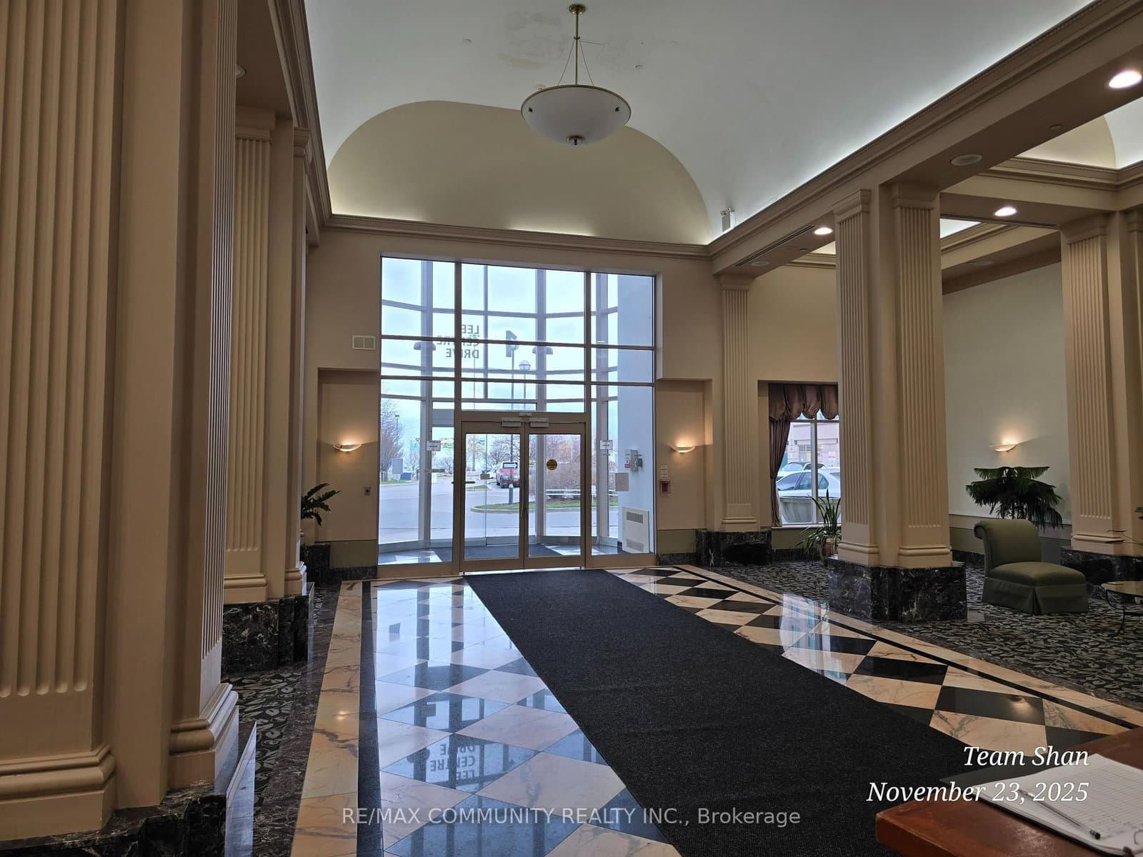 1 Lee Centere Drive, Unit PH302 thumbnail 3