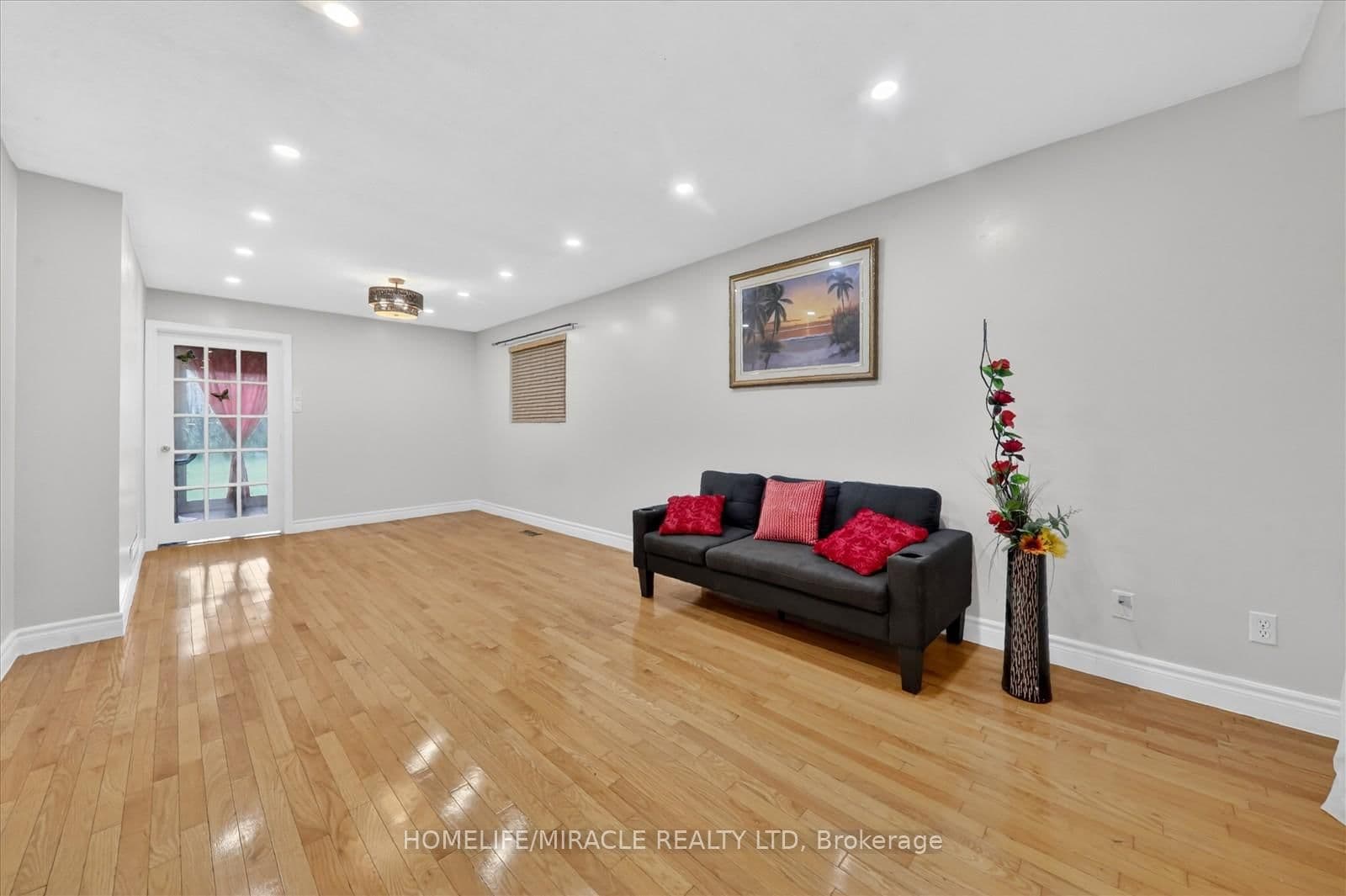 42 Nahanni Terrace thumbnail 8