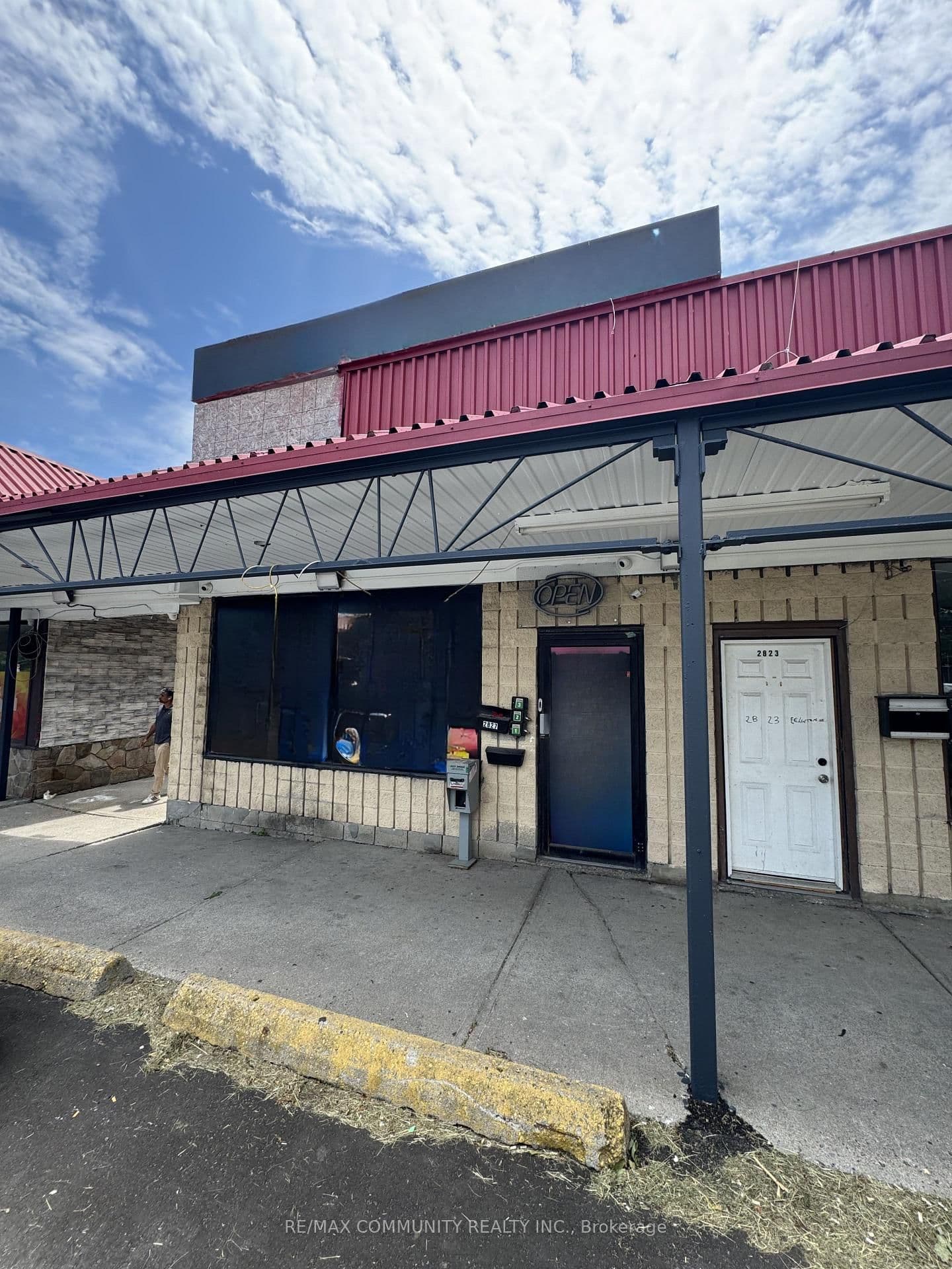 2827 Eglinton Avenue E - Image 1