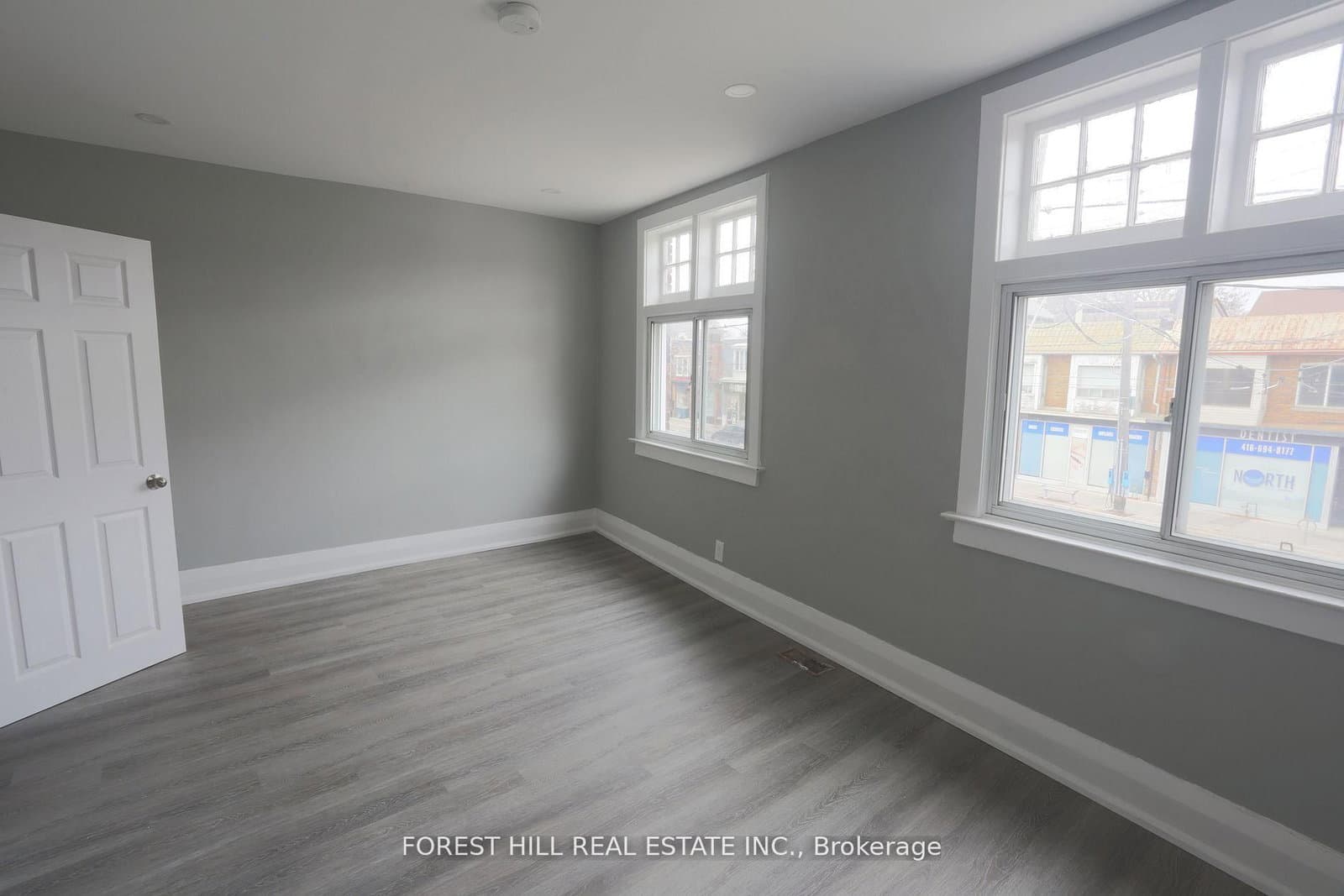 919 Kingston Road thumbnail 4
