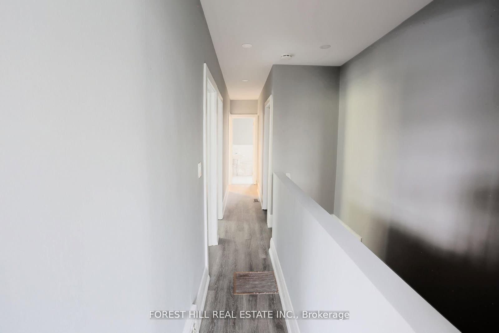 919 Kingston Road thumbnail 5