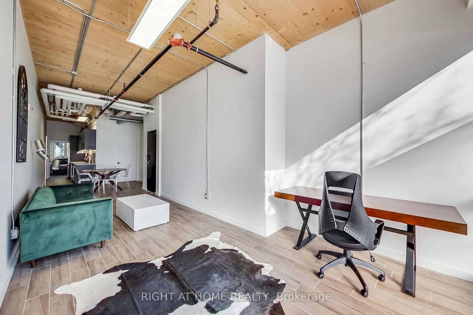 1602 Queen Street E, Unit 101 thumbnail 3