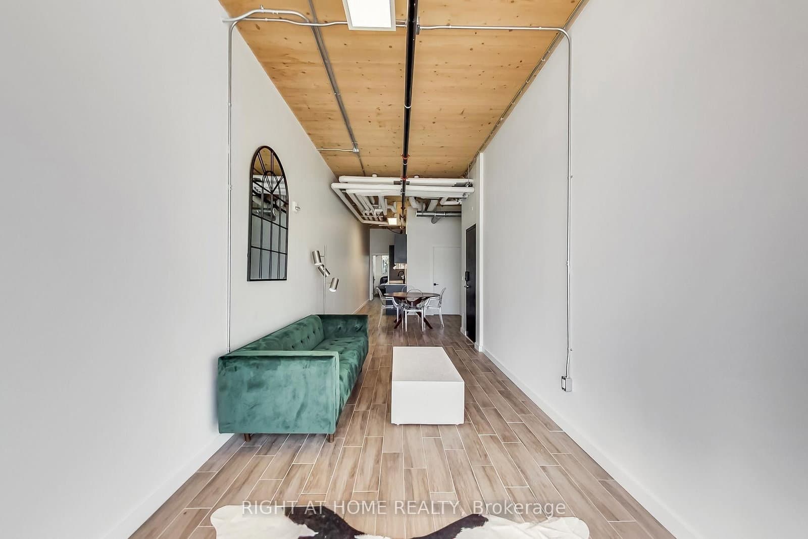 1602 Queen Street E, Unit 101 thumbnail 4