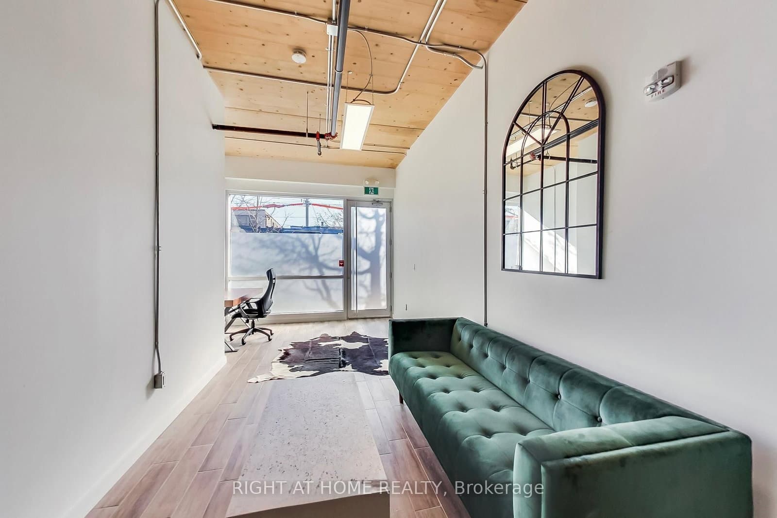 1602 Queen Street E, Unit 101 thumbnail 5