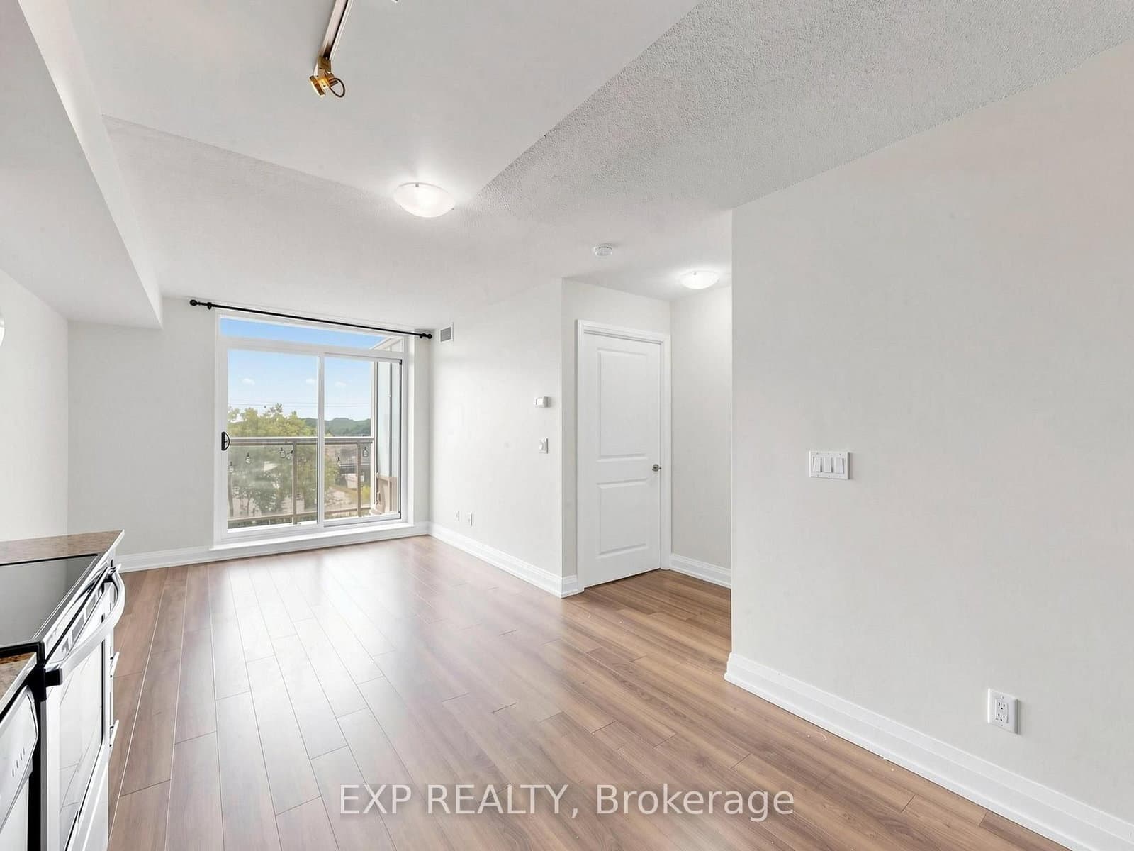 3520 Danforth Avenue, Unit 415 thumbnail 2