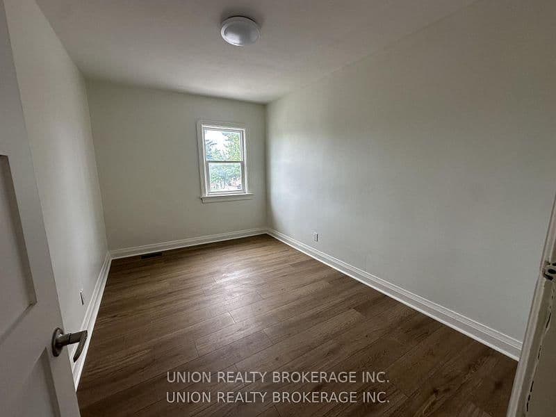 582 Danforth Road thumbnail 8