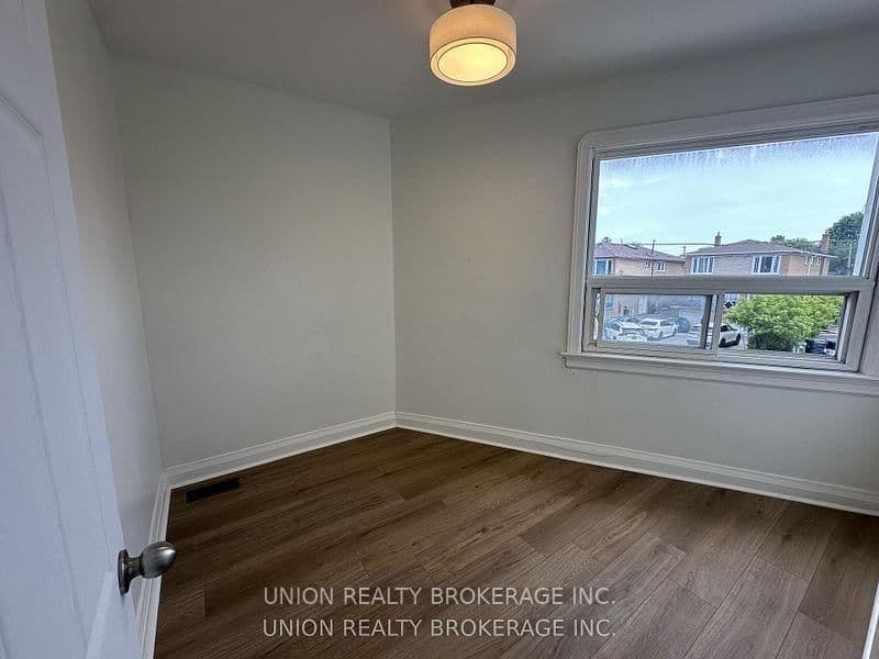 582 Danforth Road thumbnail 9