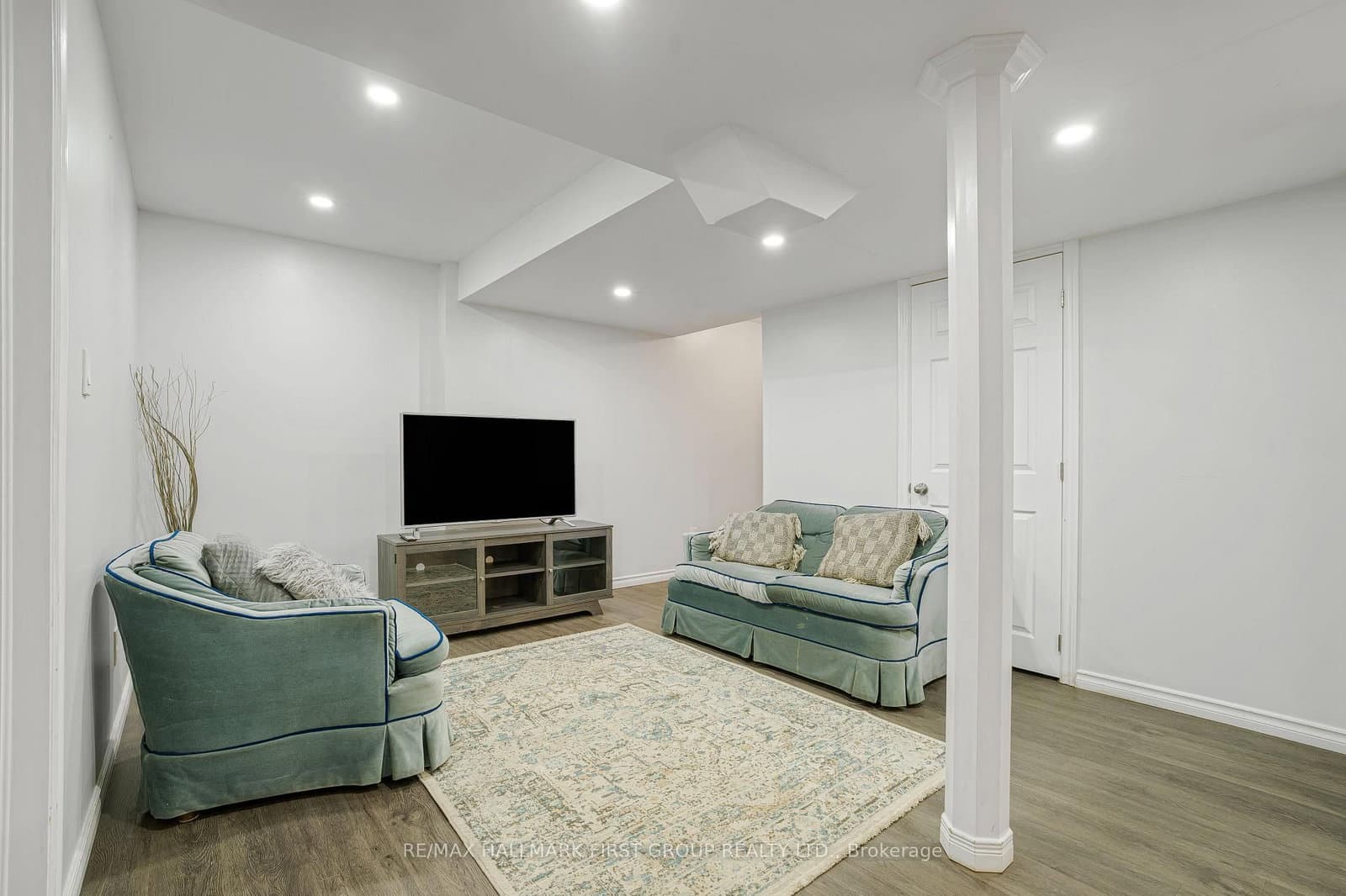 86 Seward Crescent thumbnail 2