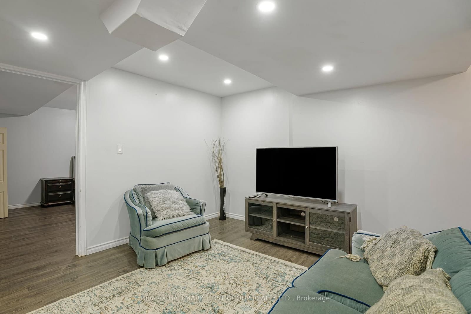 86 Seward Crescent thumbnail 4