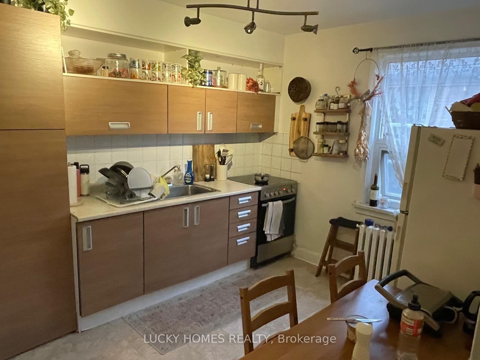 1143 O'Connor Drive E, Unit 10 thumbnail 2