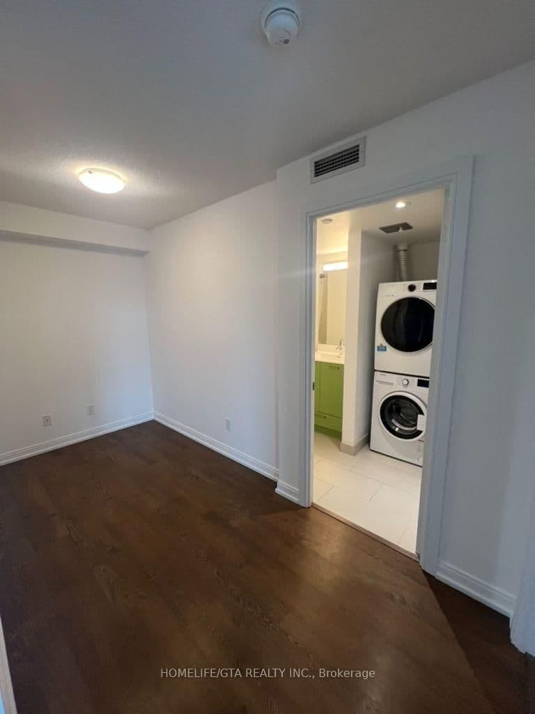 255 Village Green Square, Unit 705 thumbnail 6