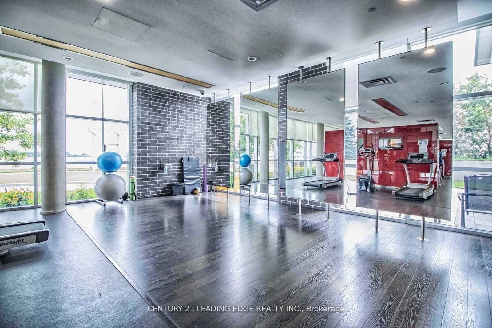 135 Village Green Square, Unit 2415 thumbnail 10