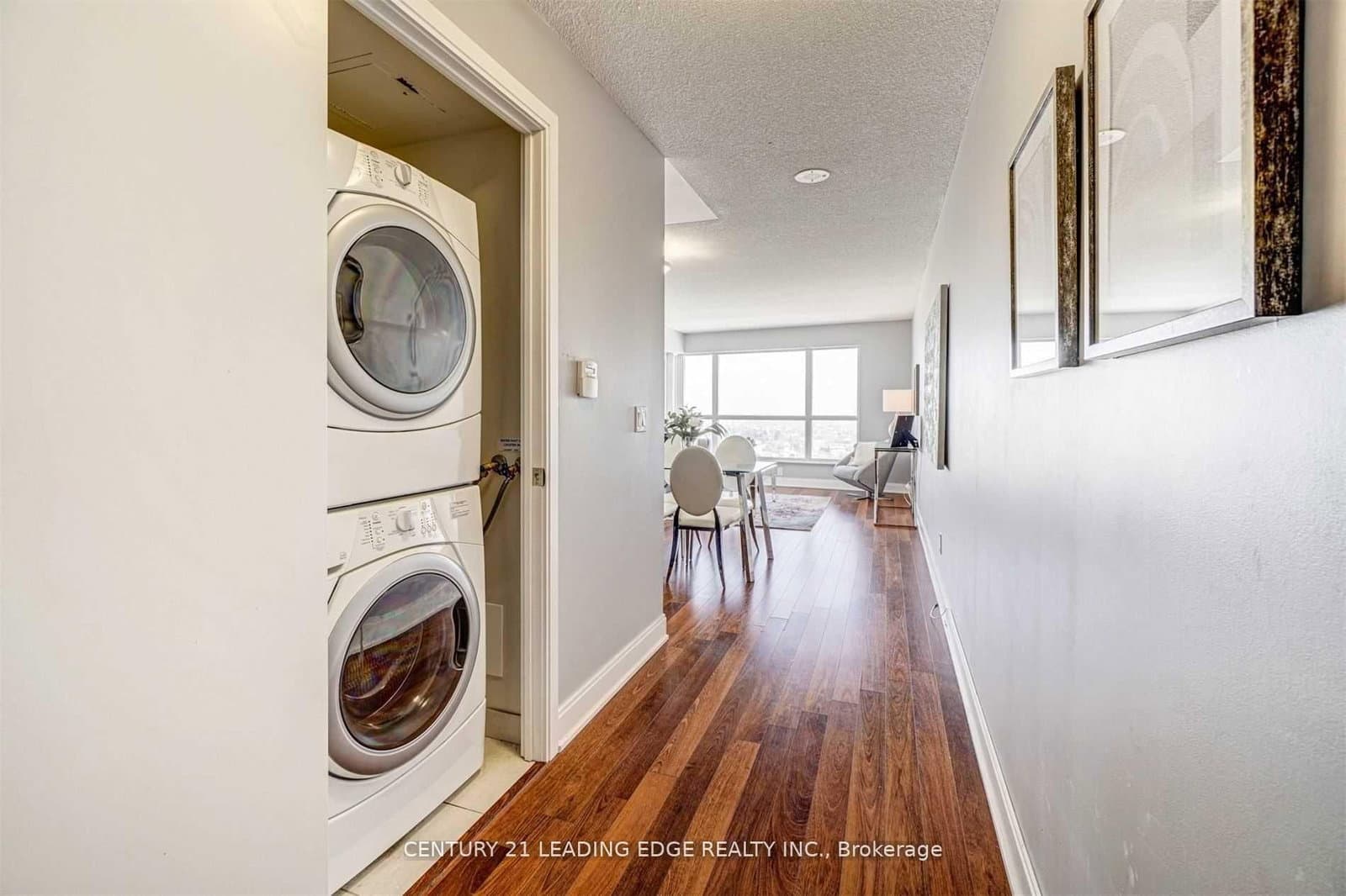135 Village Green Square, Unit 2415 thumbnail 11