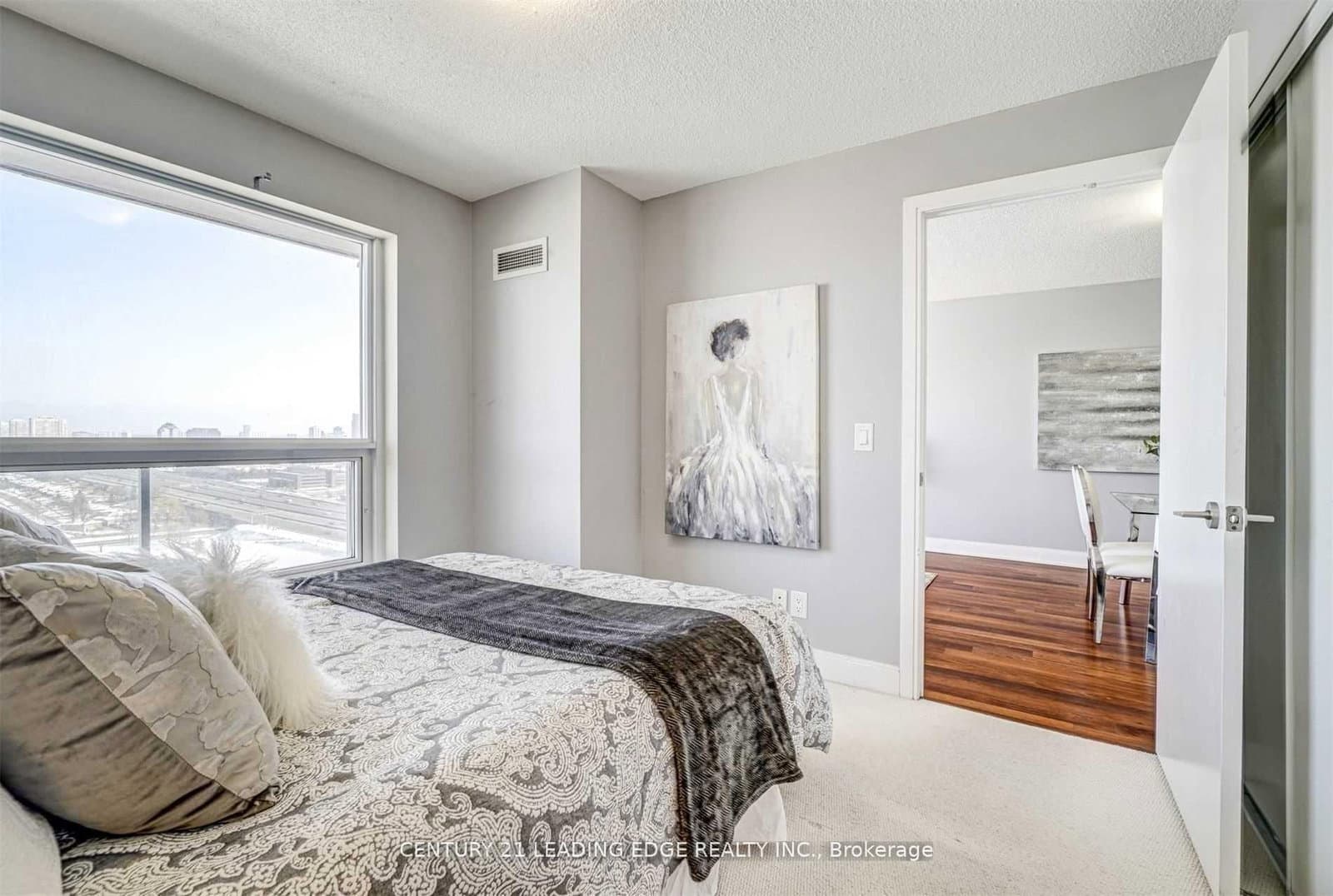 135 Village Green Square, Unit 2415 thumbnail 21
