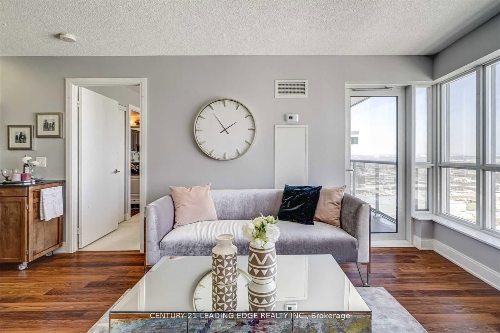 135 Village Green Square, Unit 2415 thumbnail 5