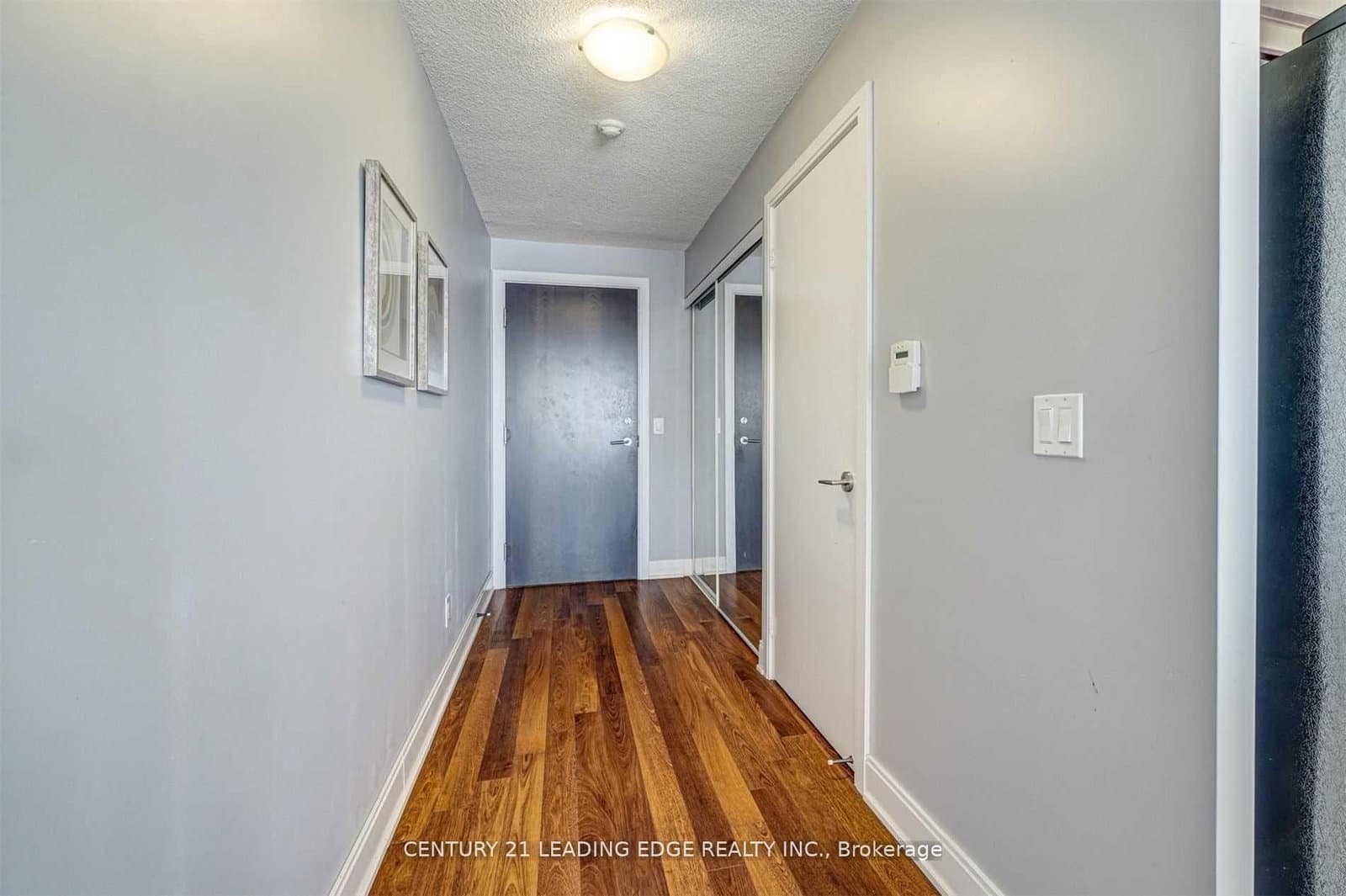 135 Village Green Square, Unit 2415 thumbnail 6