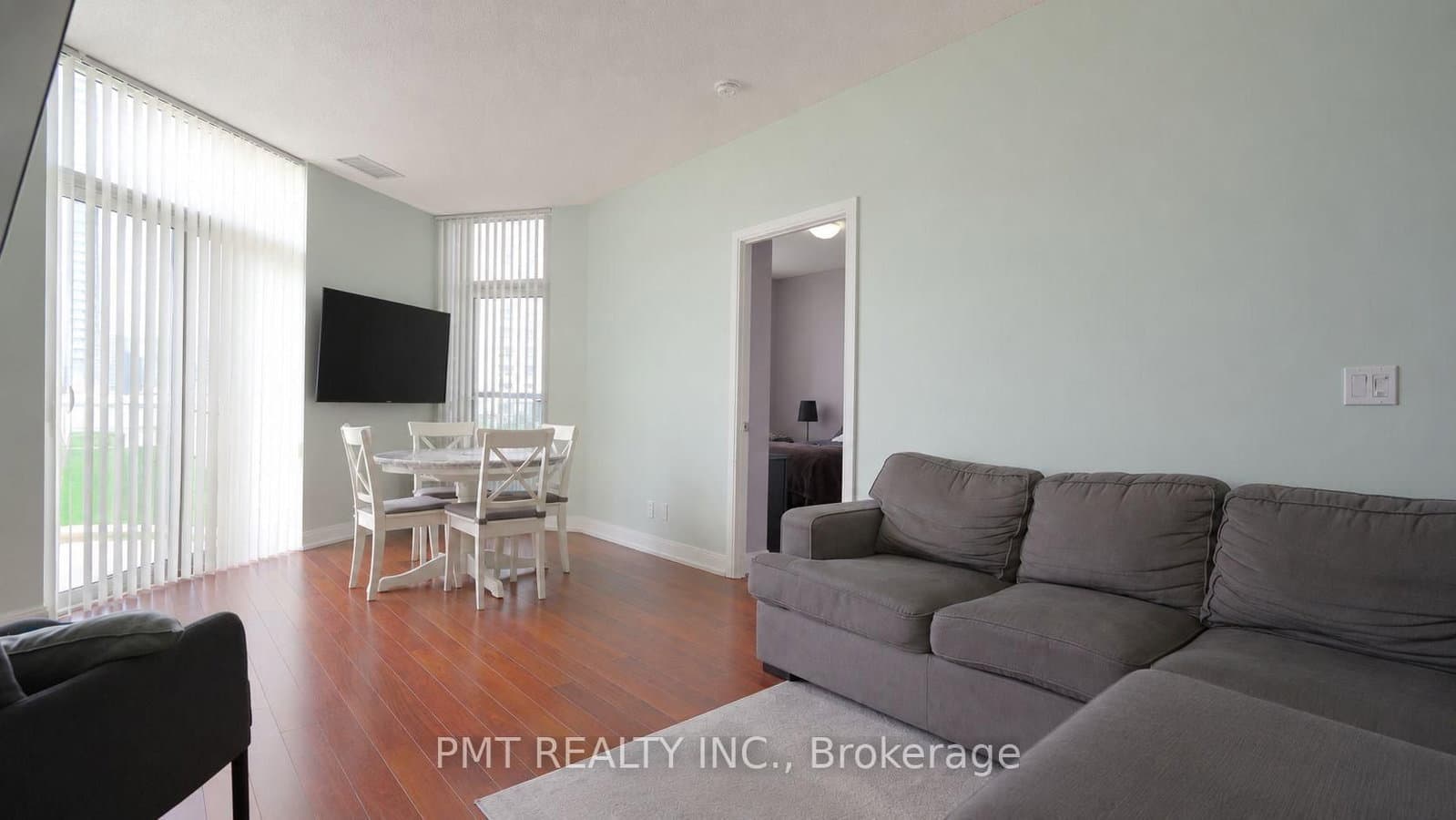125 Village Green Square, Unit 309 thumbnail 10