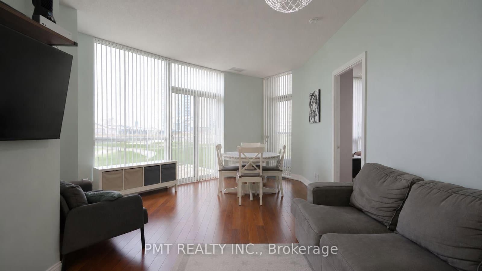 125 Village Green Square, Unit 309 thumbnail 13