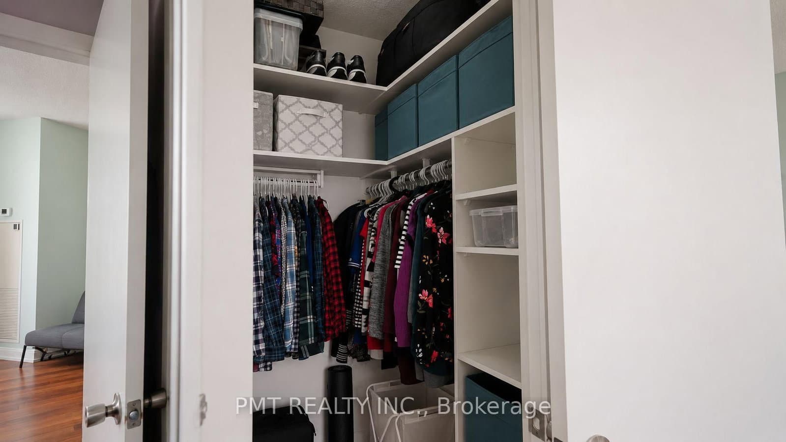 125 Village Green Square, Unit 309 thumbnail 17