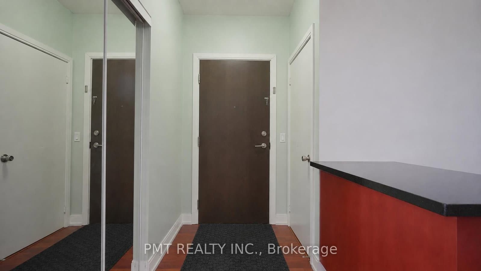125 Village Green Square, Unit 309 thumbnail 2